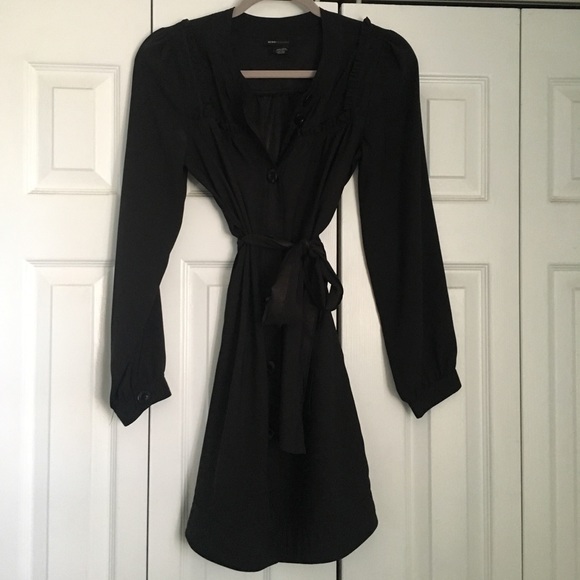 BCBGMaxAzria Dresses & Skirts - BCBG simple button LBD